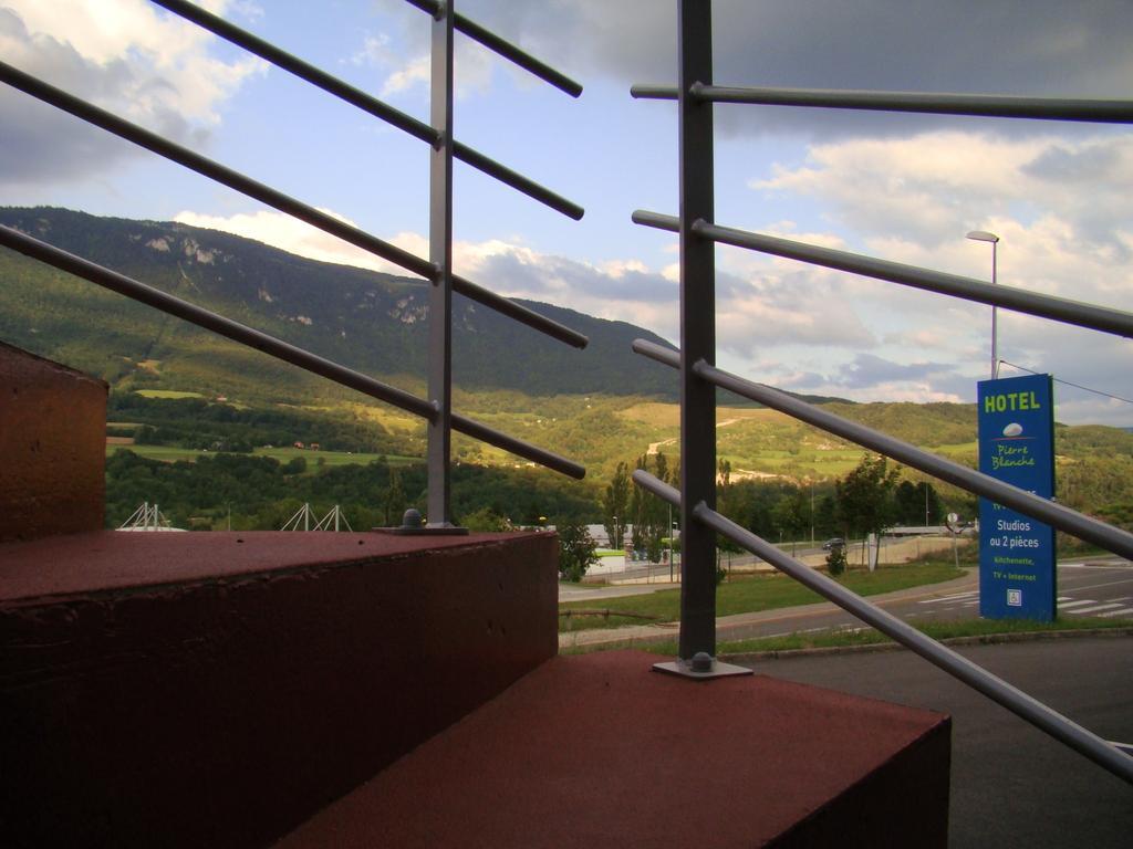 Hotel Pierre Blanche Chatillon-en-Michaille Δωμάτιο φωτογραφία