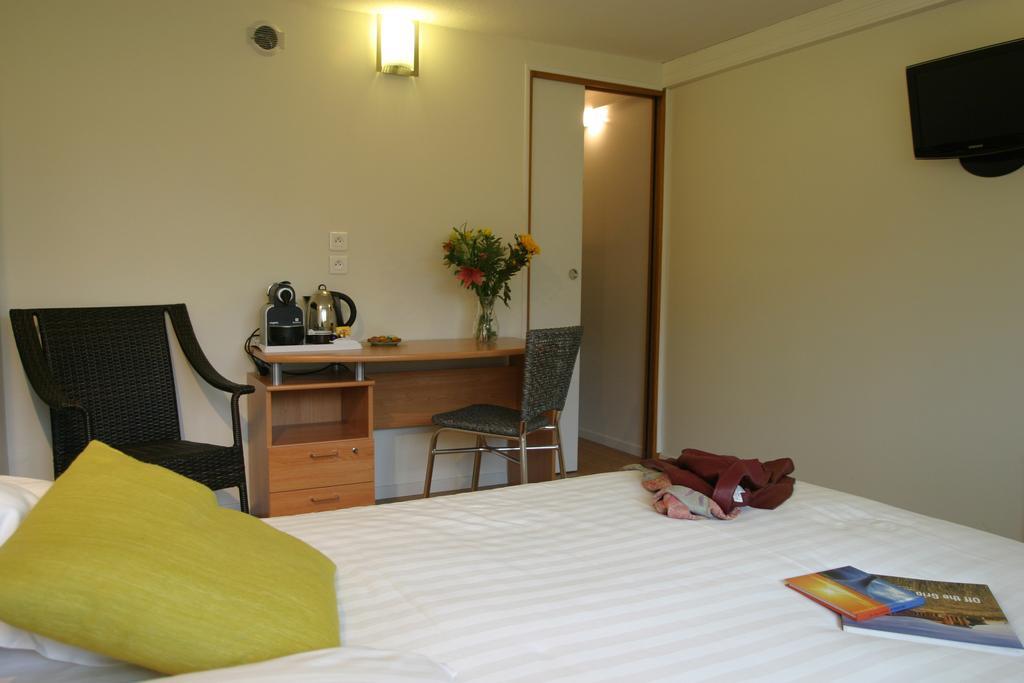 Hotel Pierre Blanche Chatillon-en-Michaille Δωμάτιο φωτογραφία
