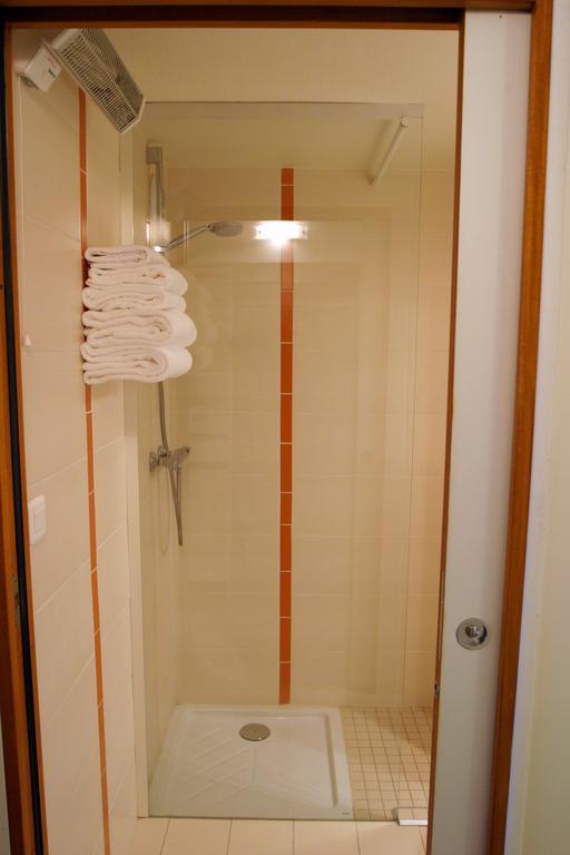 Hotel Pierre Blanche Chatillon-en-Michaille Δωμάτιο φωτογραφία