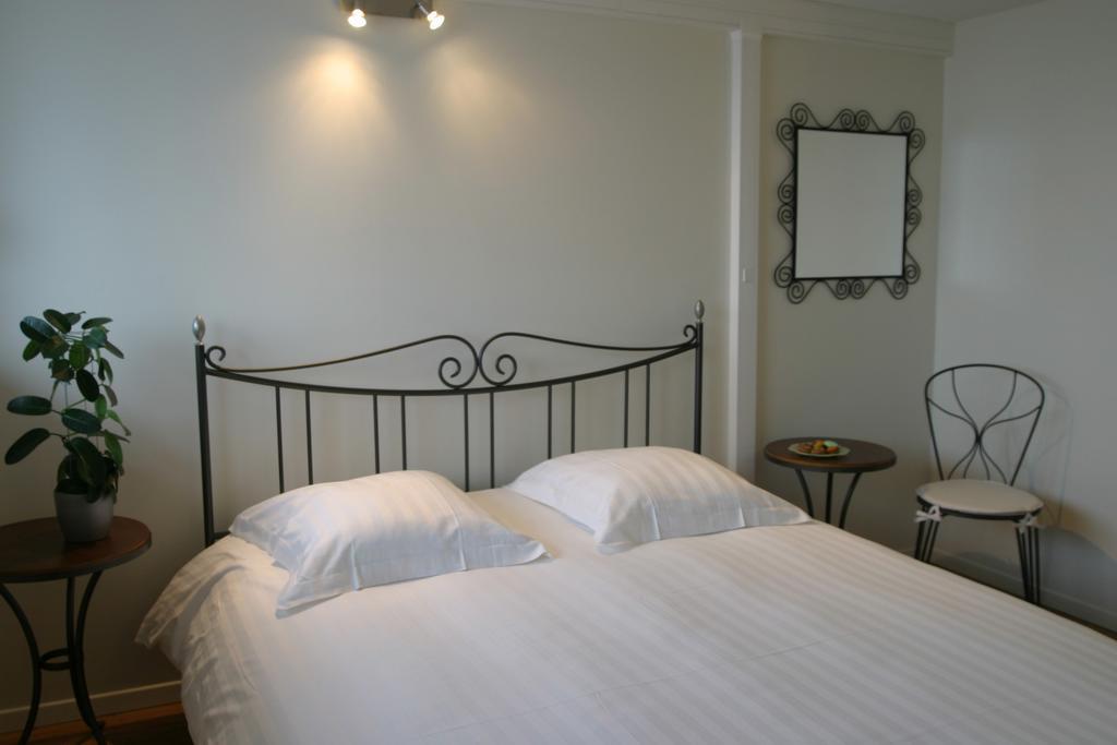 Hotel Pierre Blanche Chatillon-en-Michaille Δωμάτιο φωτογραφία